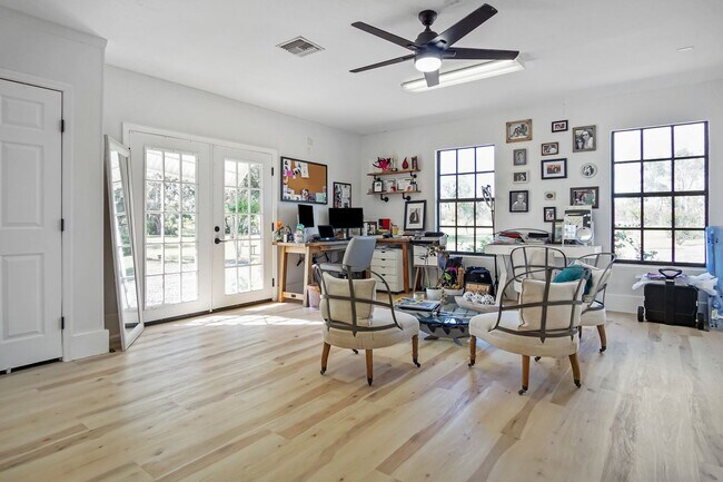 Building Photo - Ranch on 6 Acres