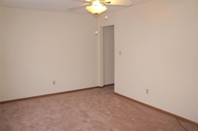 Building Photo - 1420 Royal Oak Ct