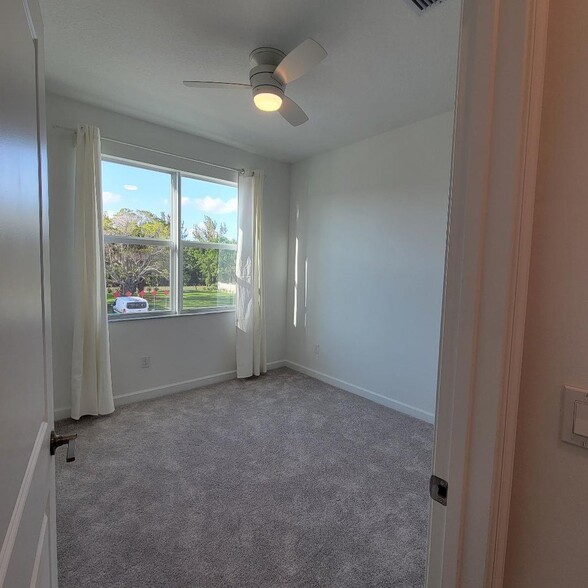 Building Photo - 8978 Zevon Ct