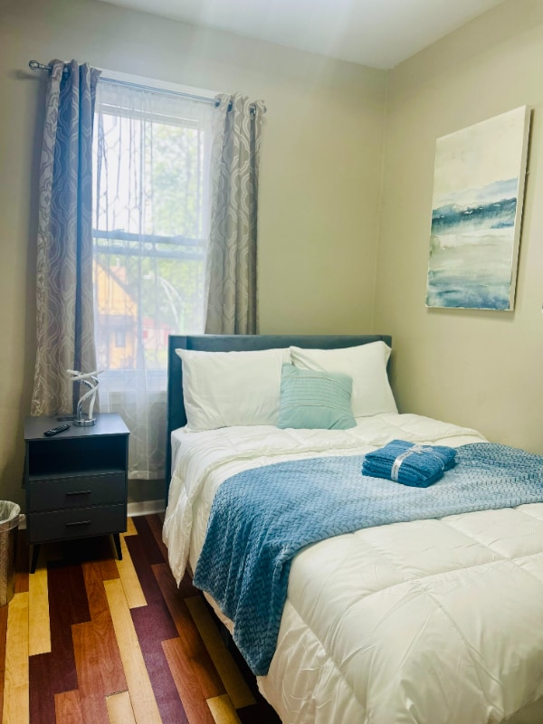 Building Photo - 7353 S Kenwood Ave