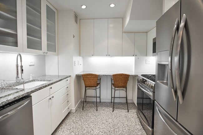 Building Photo - 415 E 54th St