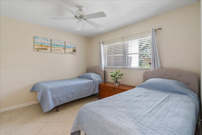 Building Photo - Beautifully updated 2 bed/2 bath located c...