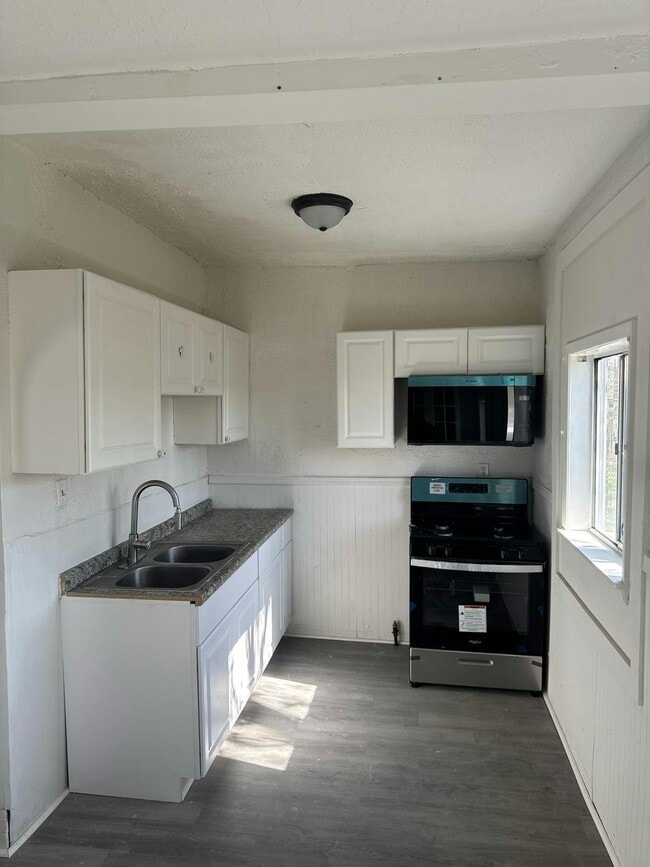 Building Photo - 2723 Merwyn Ave