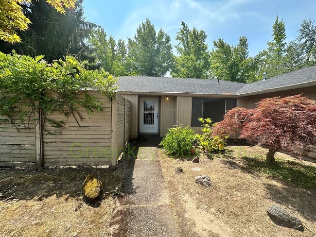 Building Photo - Gorgeous 4 Bedroom 2 Bath with Fully Fence...