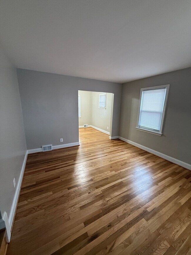 Building Photo - 3 Bedroom 1 Bath House
