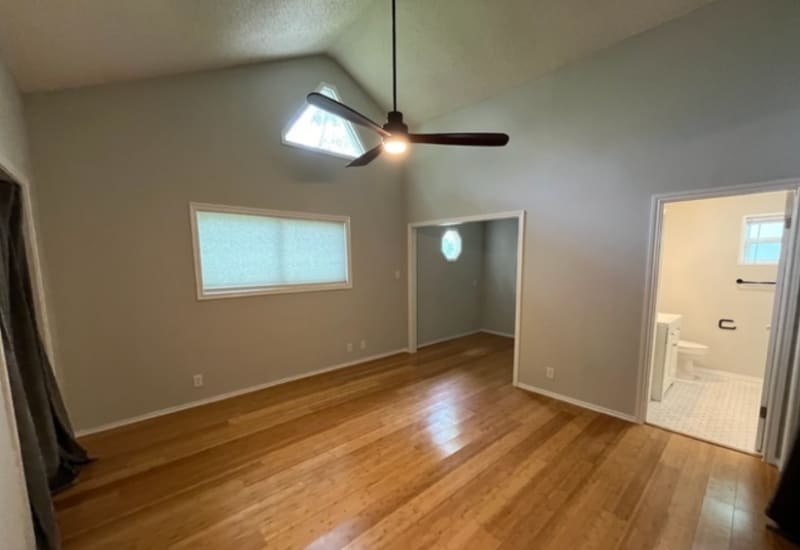 Building Photo - 1904 E 10th St