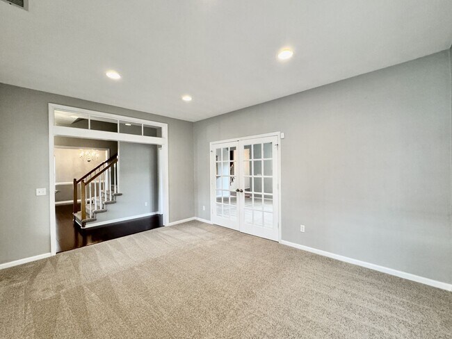 Building Photo - 5 Bedroom Ready NOW! Pet Friendly, Community Pool, Clubhouse, Fitness Center, Kayak Launch, Playg...