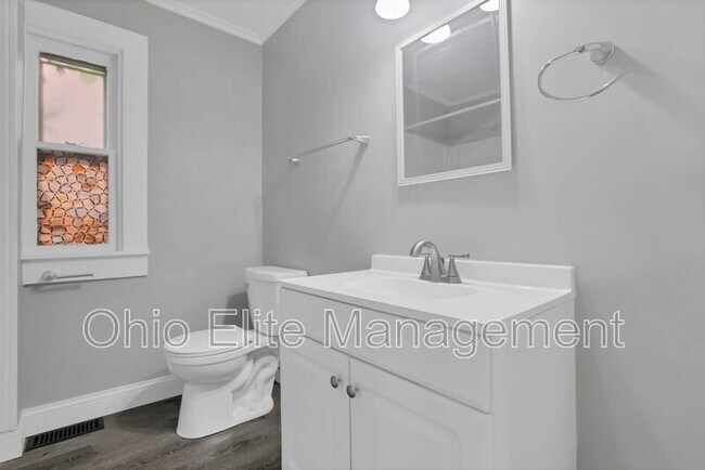 Building Photo - 341 E Markison Ave