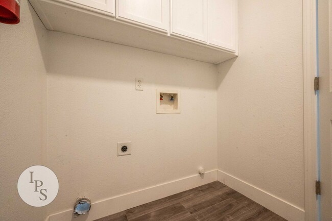 Building Photo - NorthWest Fresno Home, 3BR/2BA, Built 2005...