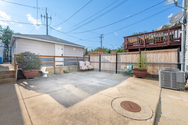 Building Photo - 3510 S Union Ave