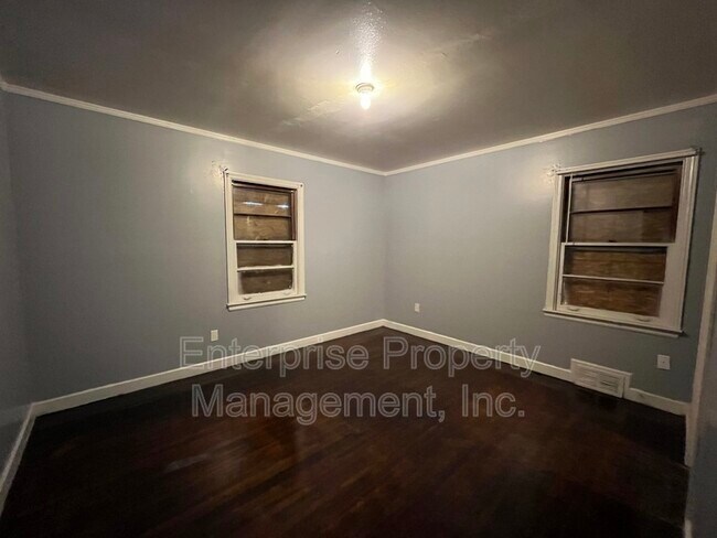 Building Photo - 1848 Woodburn Dr