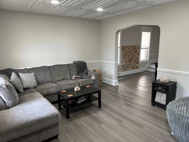 Building Photo - 944 S 24th St