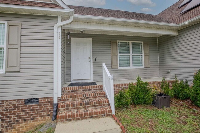 Building Photo - *Lease Special!* Fiber optic internet incl...