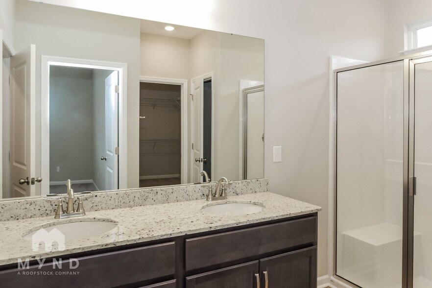 Building Photo - 105 Starview Ct