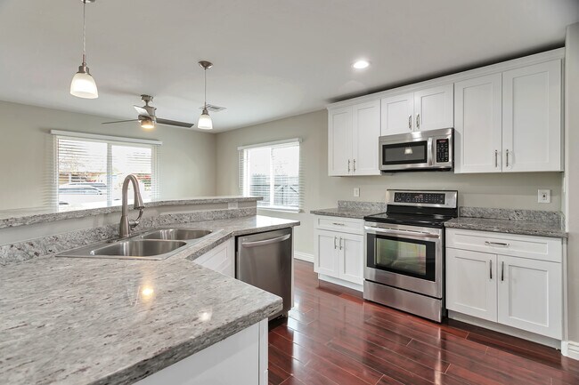 Building Photo - 5208 S 11th Ave
