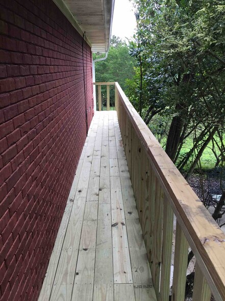 Building Photo - 176 Schools Dr