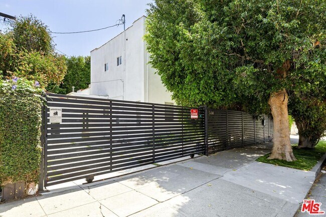 Building Photo - 7614 Willoughby Ave