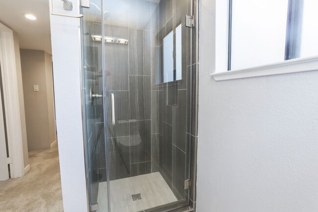 Building Photo - 2 Bed / 2.5 Bath pet friendly condo near downtown San Carlos with two parking spaces. YouTube tour!