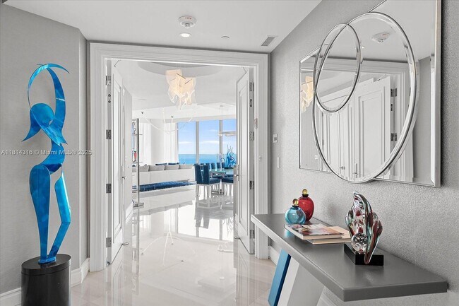 Building Photo - 17901 Collins Ave