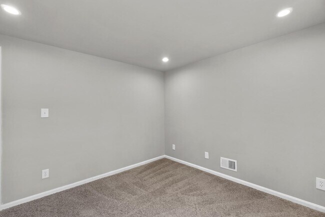 Building Photo - 2505 E Fayette St