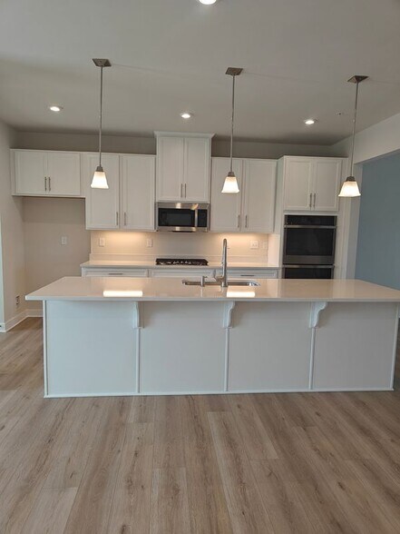 Building Photo - 109 S Durham Dr