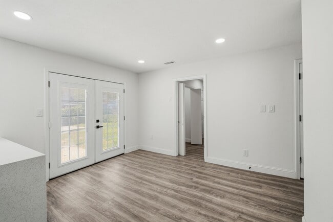 Building Photo - 10406 Broadstairs St