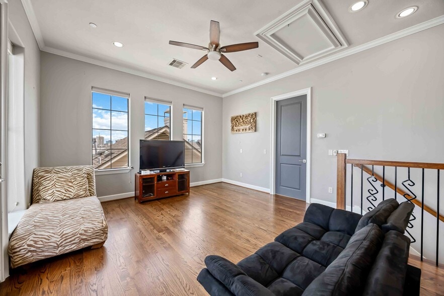 4th floor loft - 328 Bomar St