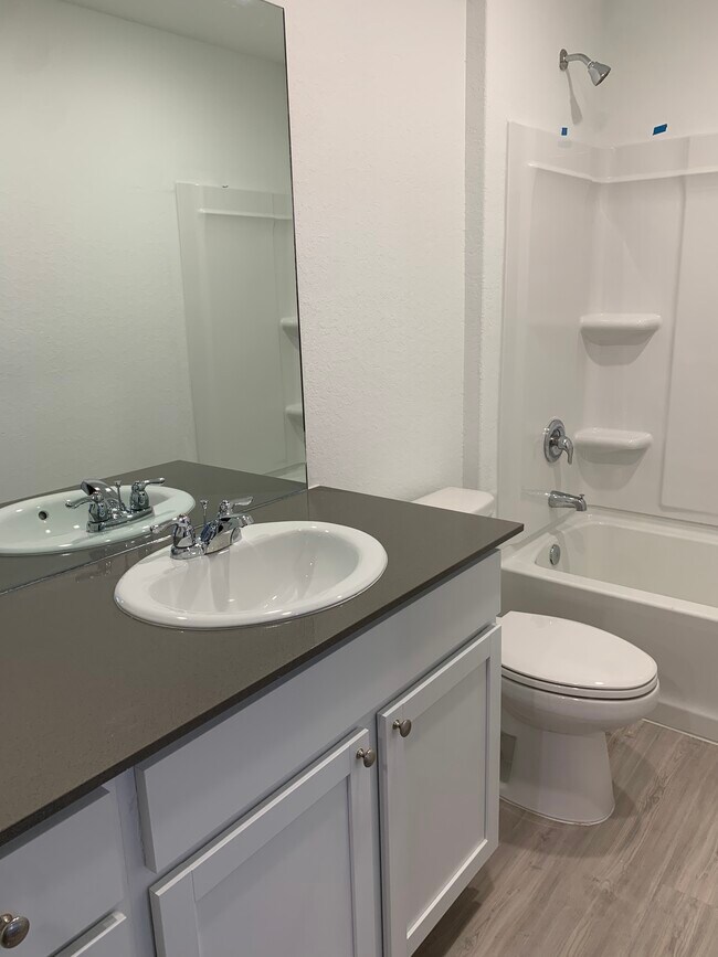 Bathroom 02 - 20418 Onyx Ring