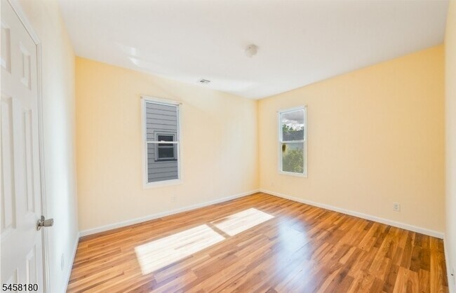 Building Photo - 286 Williamson Ave