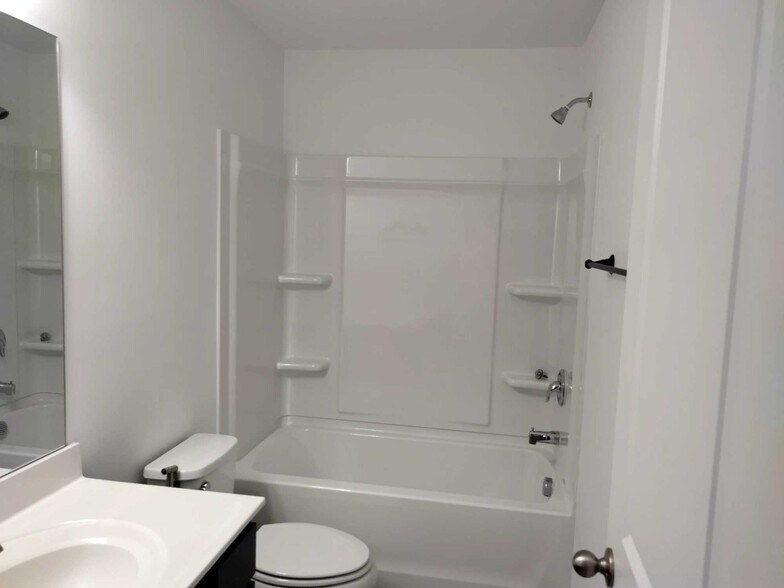 Building Photo - 1111 Lossie Ln