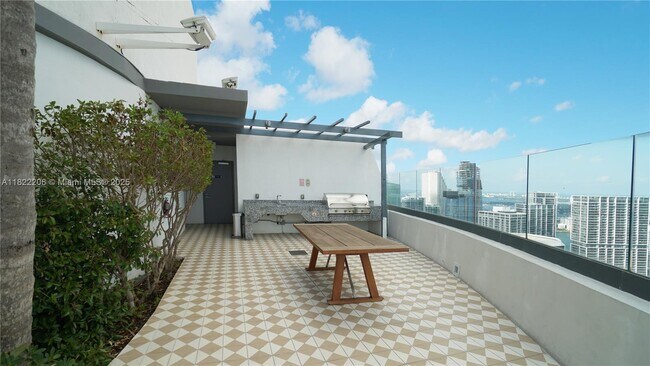 Building Photo - 801 S Miami Ave
