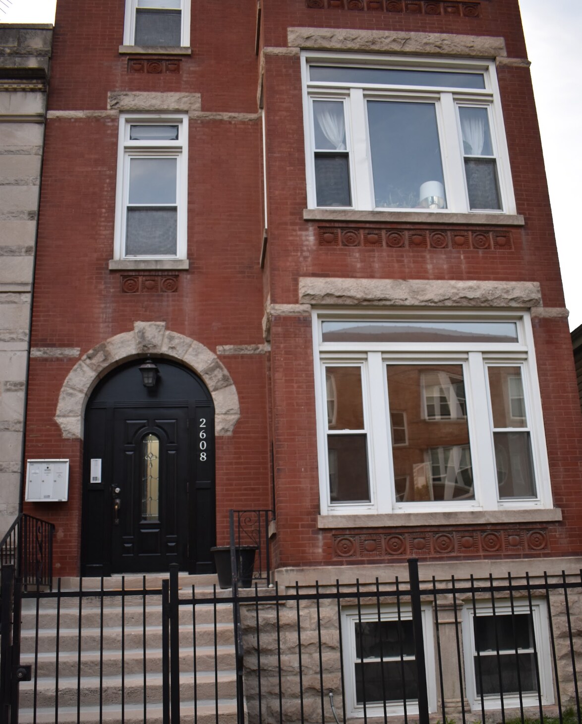 Building front - 2608 W Evergreen Ave