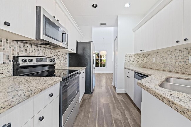 Building Photo - 874 NW 170th Terrace