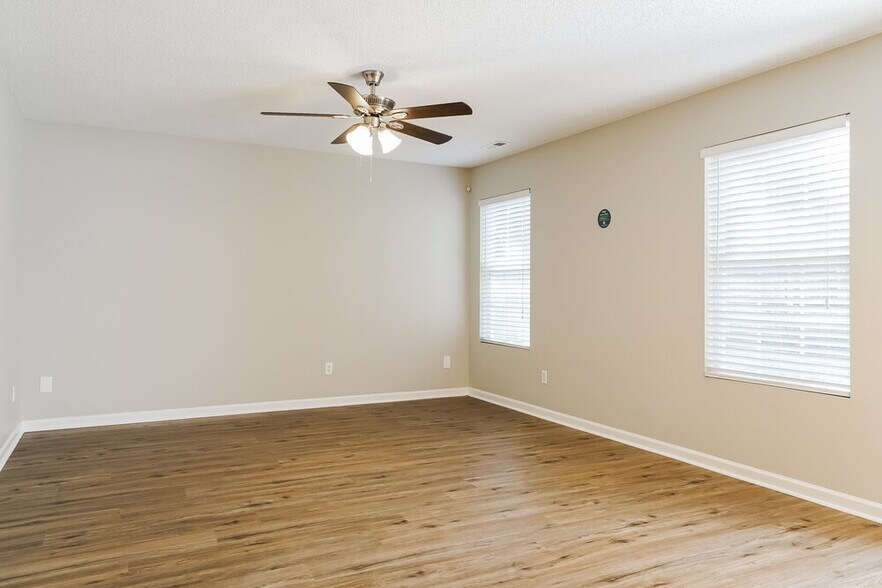 Building Photo - 409 Texanna Way