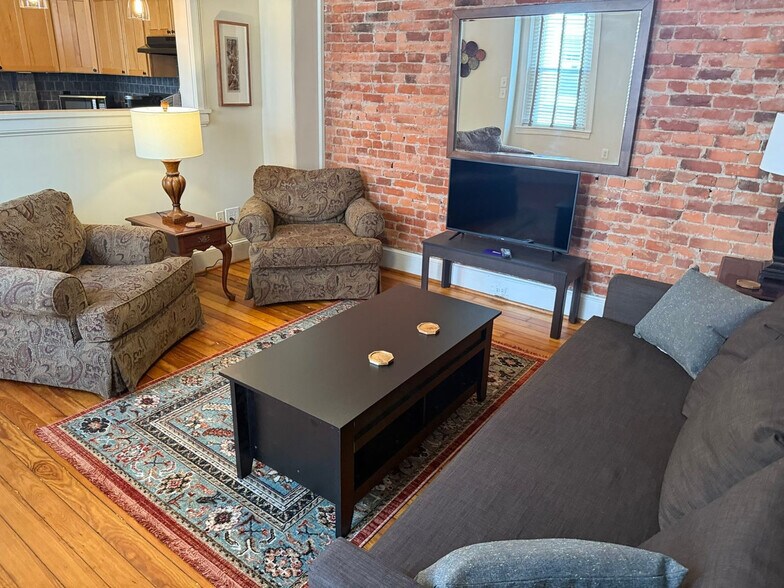 Primary Photo - 39 Thomas Ave