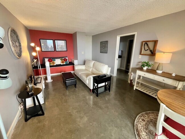 Building Photo - Newly Renovated Gem in Makiki