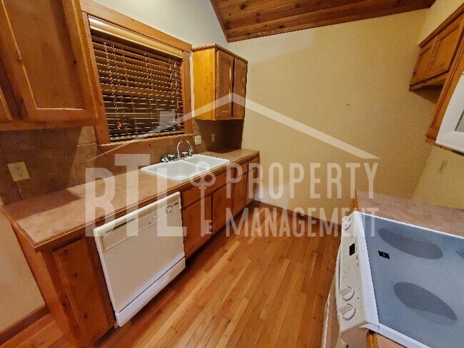 Building Photo - 574 Baldknobber Dr