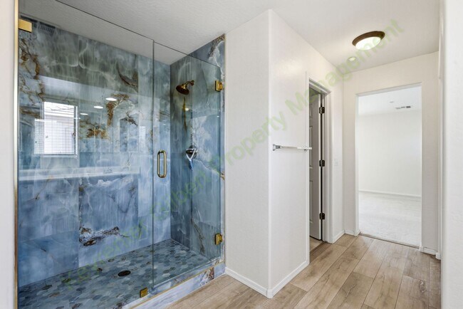 Building Photo - Beautiful Home in the Highly Desirable Lyon's Gate Community!