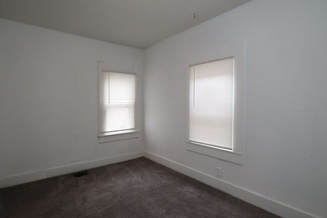 Building Photo - 2 Bedroom Indianapolis House!