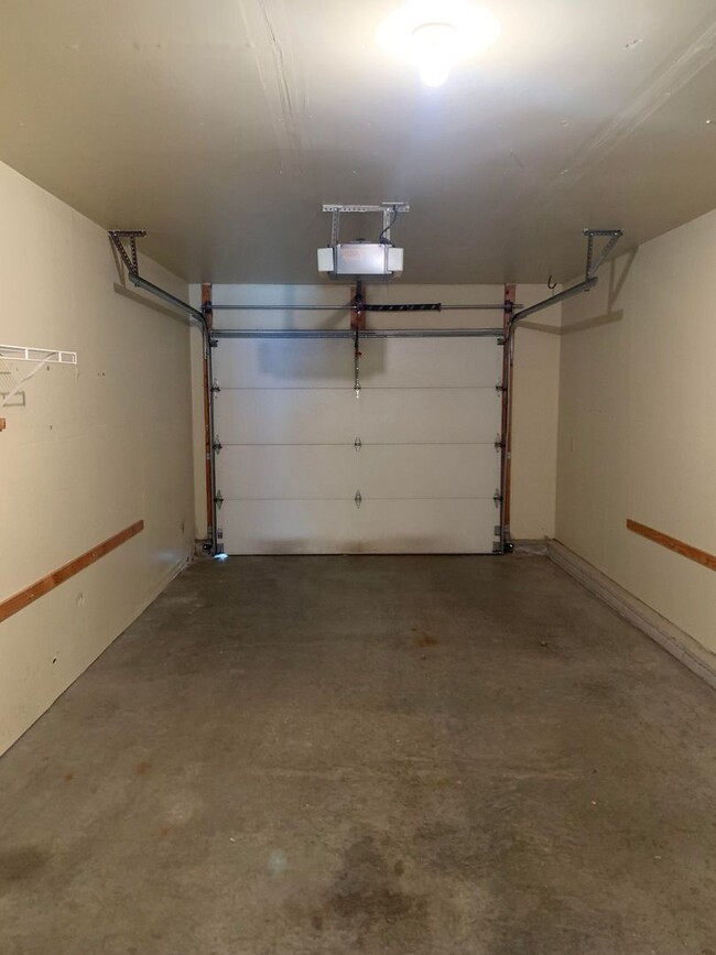 Building Photo - Prairie Mill Townhomes