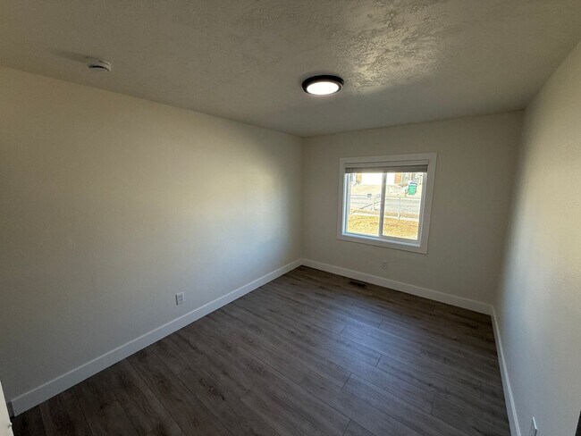 Building Photo - Five Bedroom Home, 2600 sq ft,  West Jordan, $3000/month, Fenced Yard