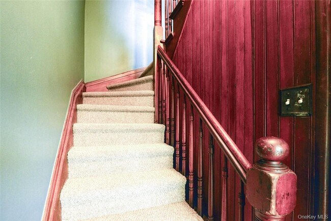 Building Photo - 25 Maple Ave