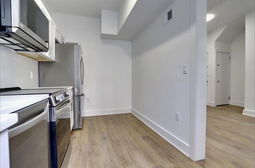 Building Photo - 517 Willow Ave