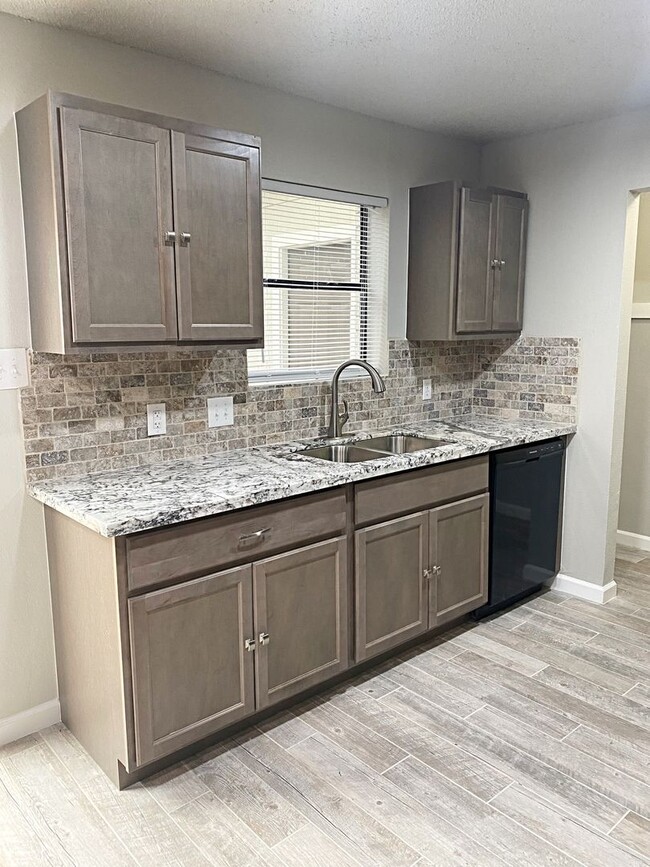 Building Photo - 5941 B Bedford Dr., Beaumont, TX 77708