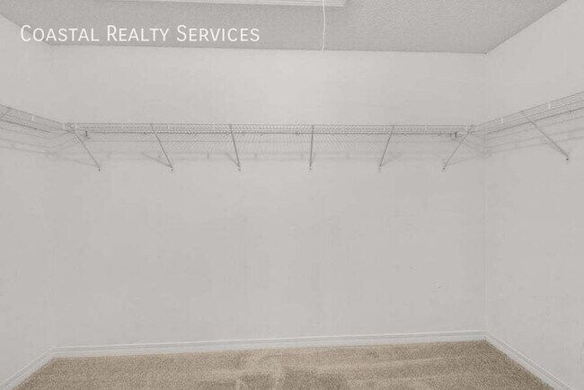 Building Photo - 9756 Seafarers Way-