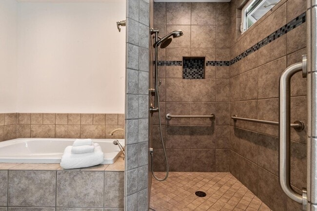 Building Photo - 76-886 Hualalai St
