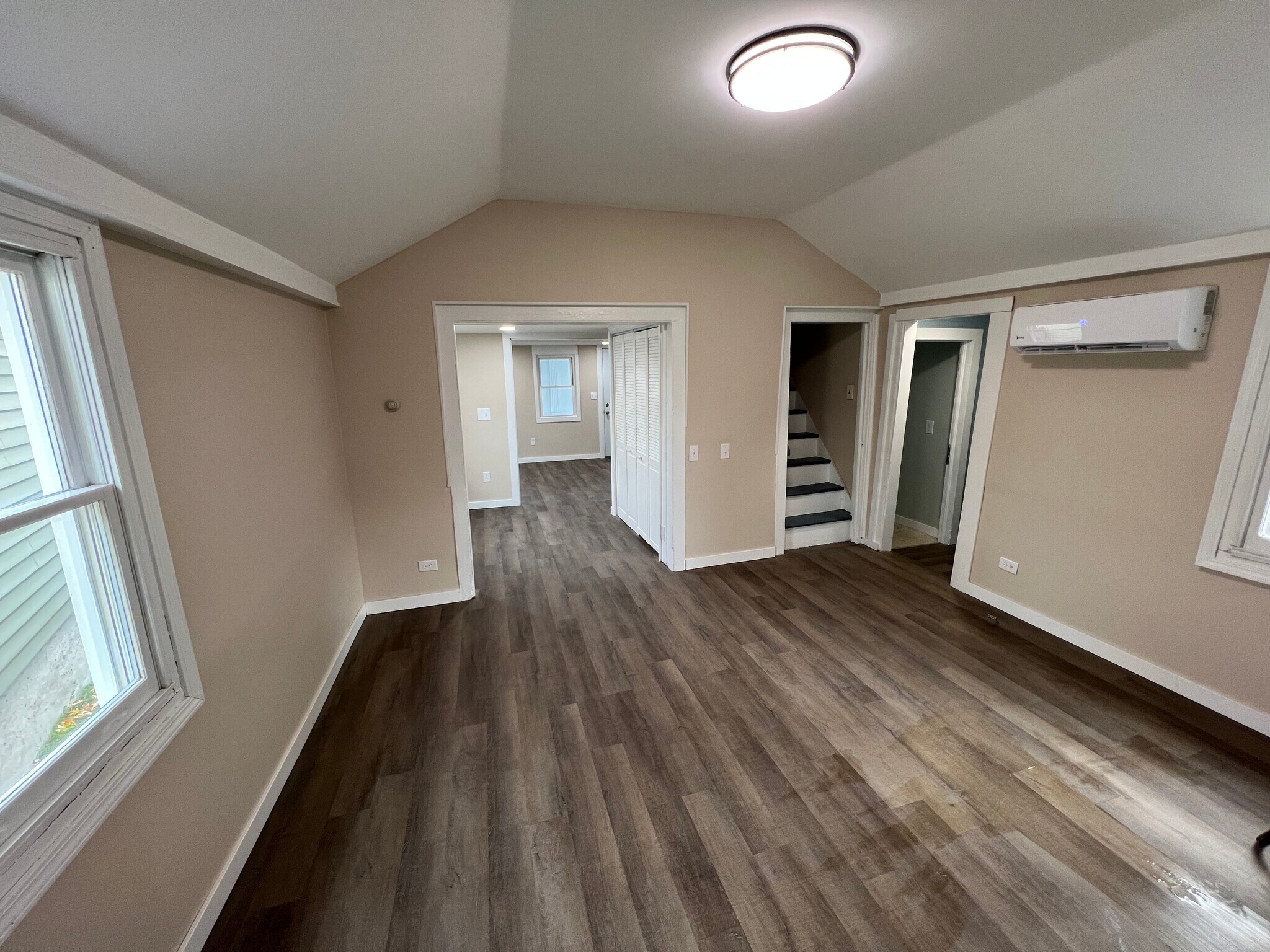 Building Photo - 292 W 5th St