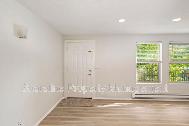 Building Photo - 2110 Brittany Ln