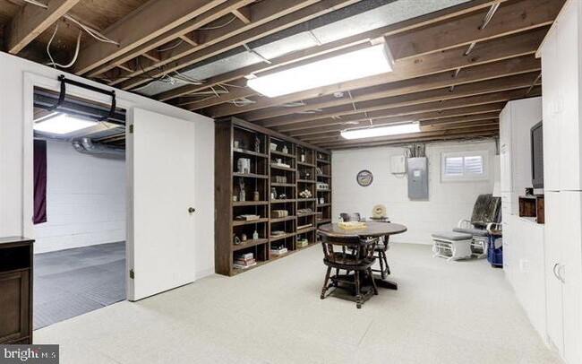 Building Photo - 9525 Whetstone Dr