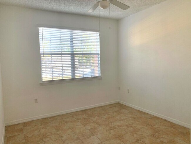 Building Photo - MOVE IN BY 9/15 AND GET $500 OFF YOUR FIRS...